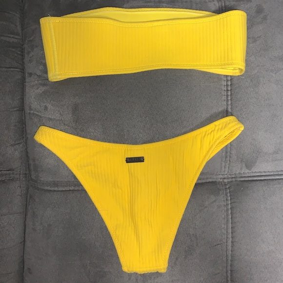 Triangl Swimwear Bikini set - Picture 3 of 5